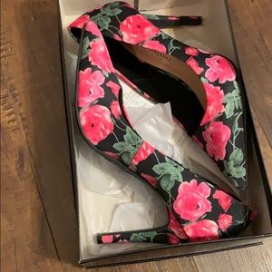 ❗️SOLD❗️Floral high heels